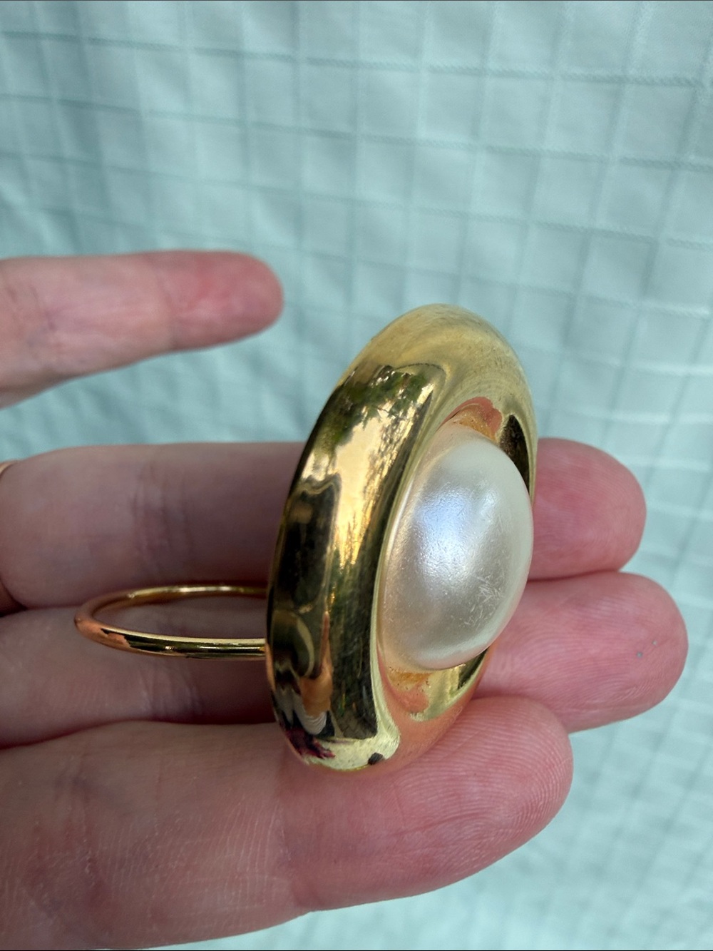 Vintage Large Gold-Tone Scarves Clip with Pearl Cabochon